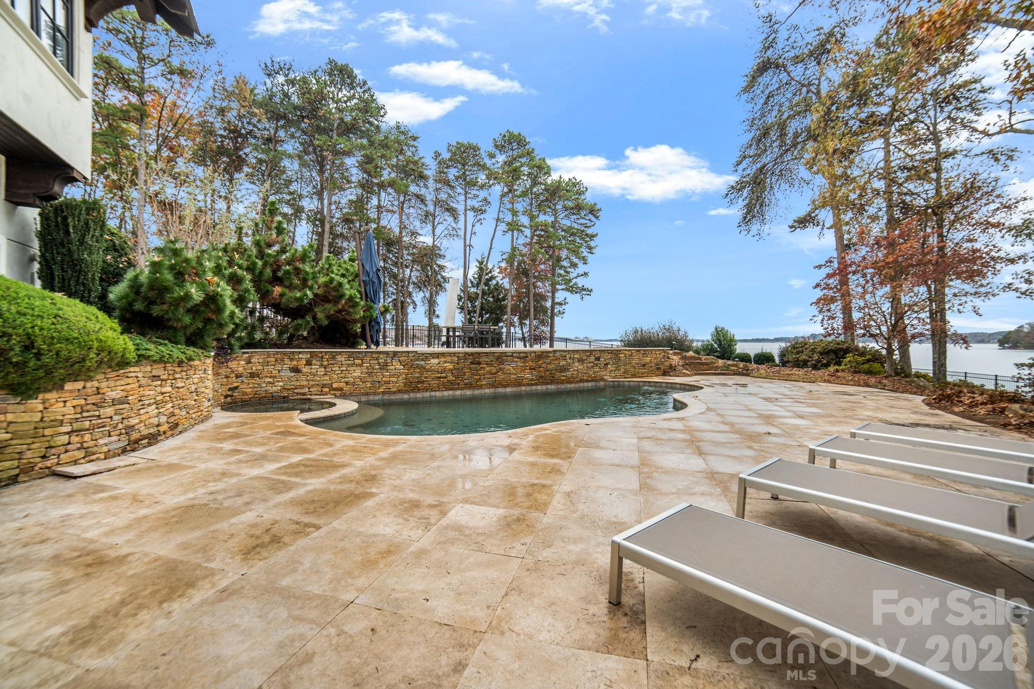 The Peninsula - Residential