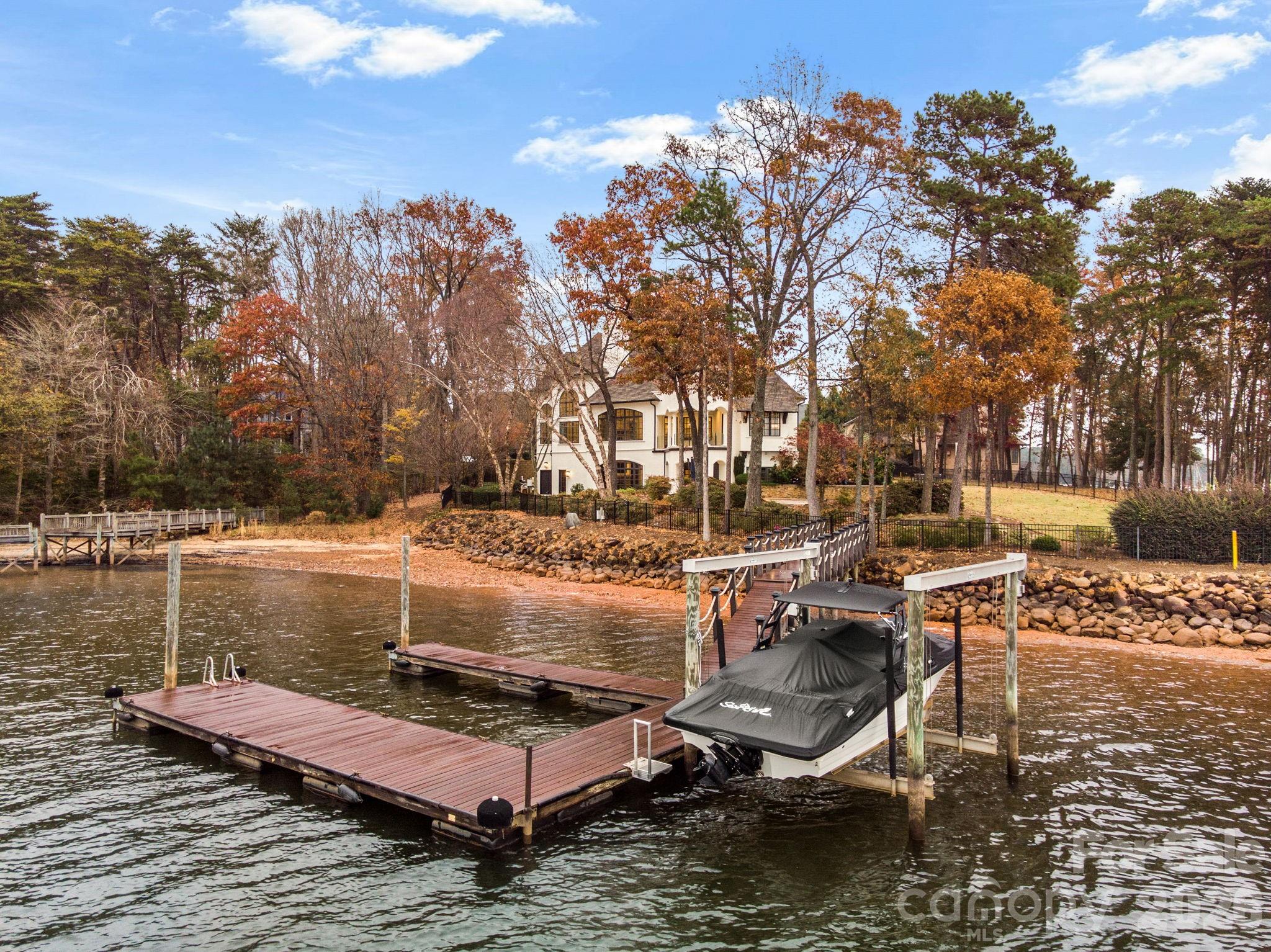 The Peninsula - Residential