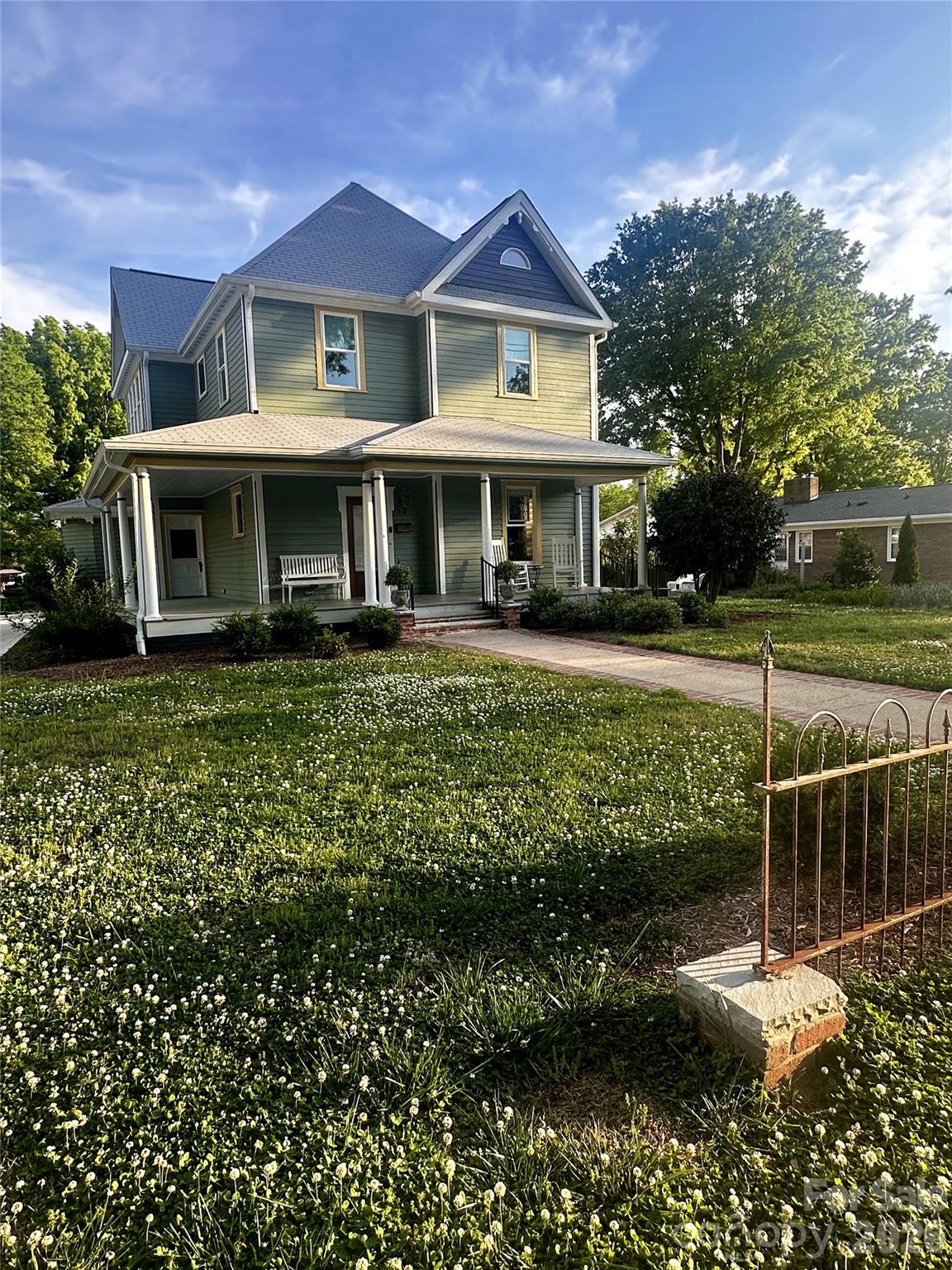 207 W Academy Street