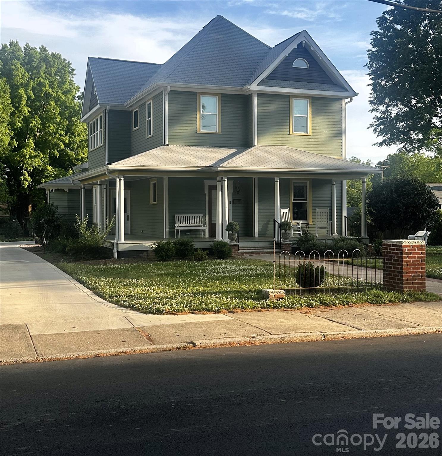 207 W Academy Street