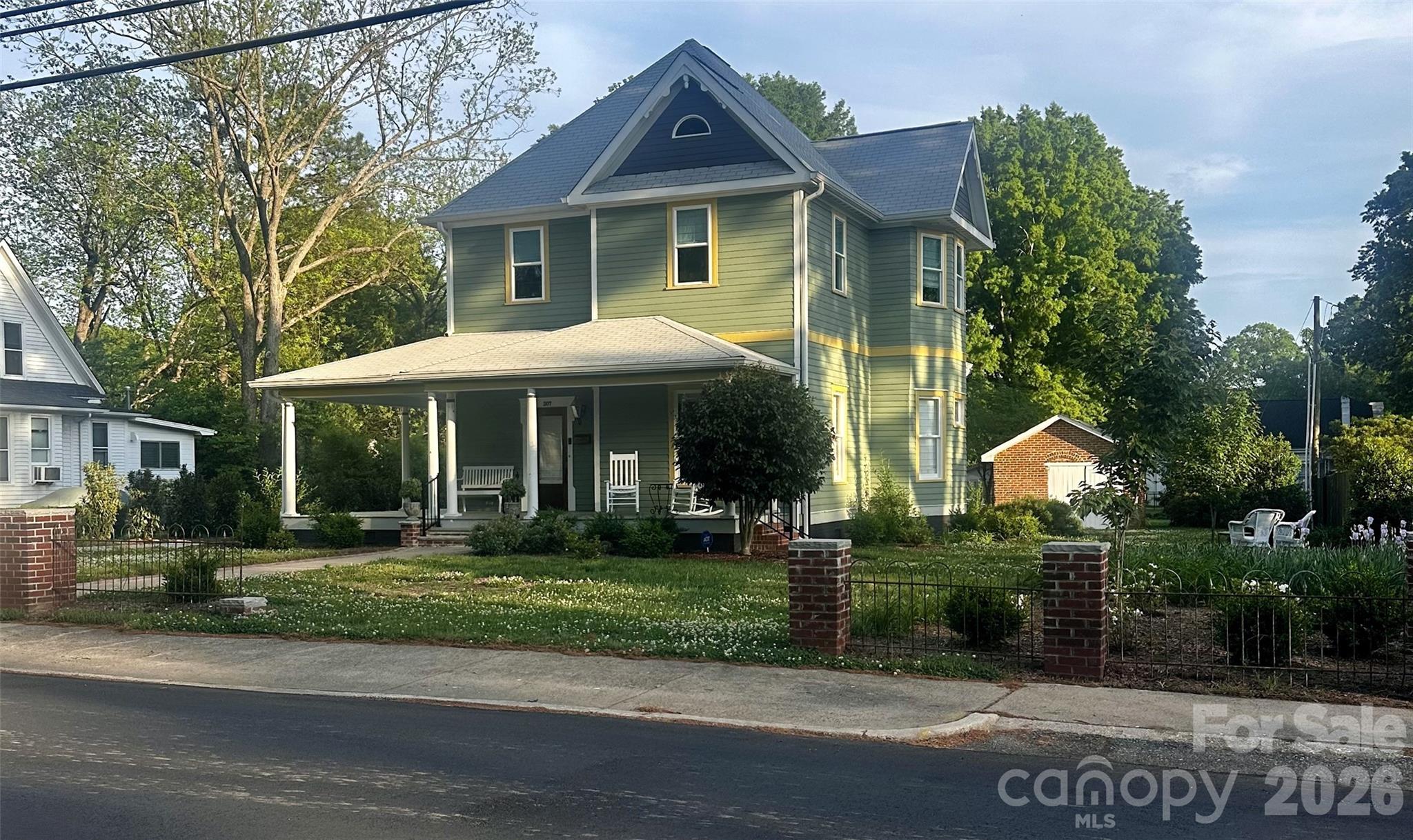 207 W Academy Street