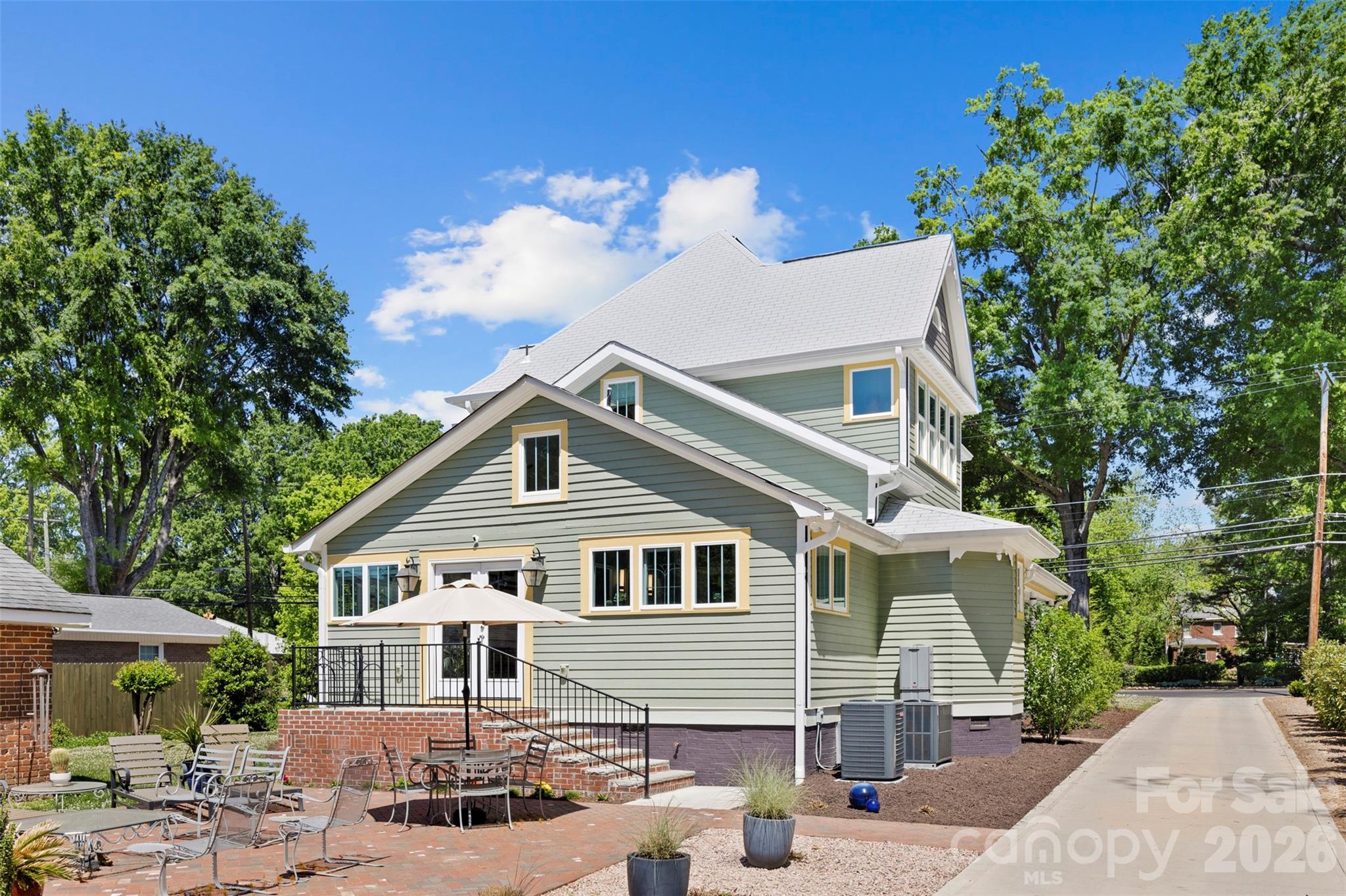 207 W Academy Street