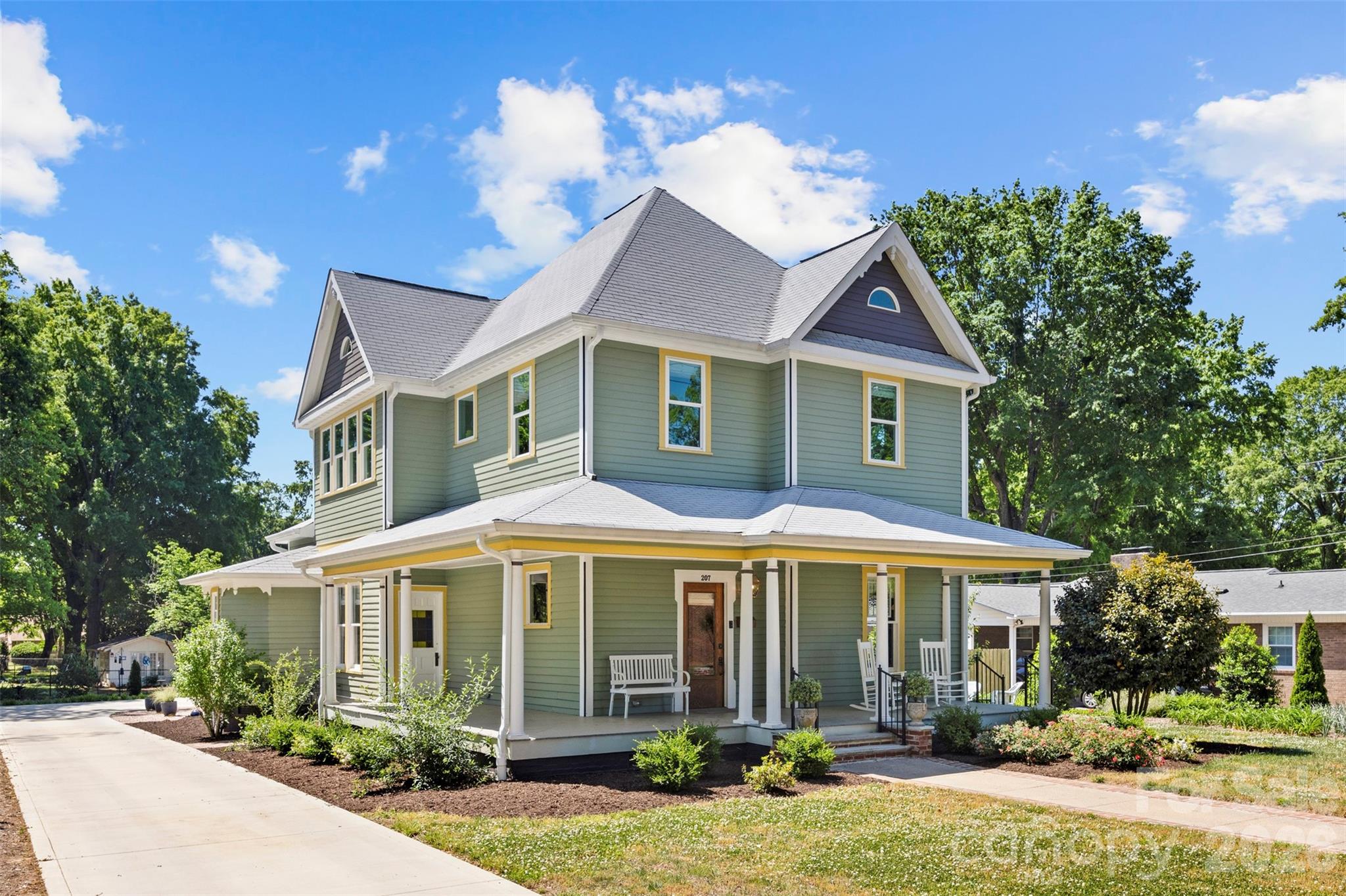 207 W Academy Street