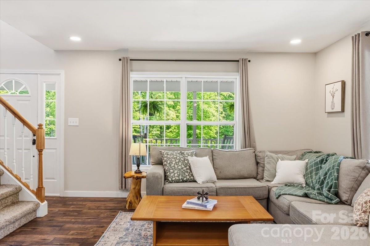 Bend Of Ivy - Residential