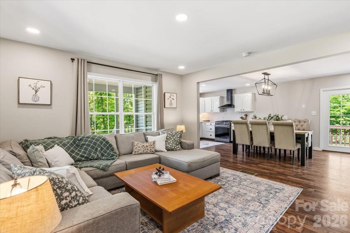 Bend Of Ivy - Residential