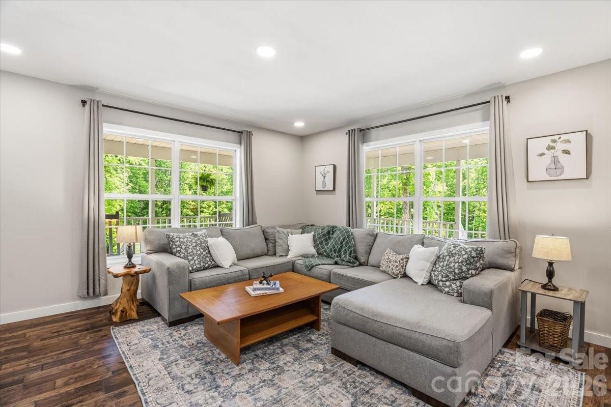 Bend Of Ivy - Residential