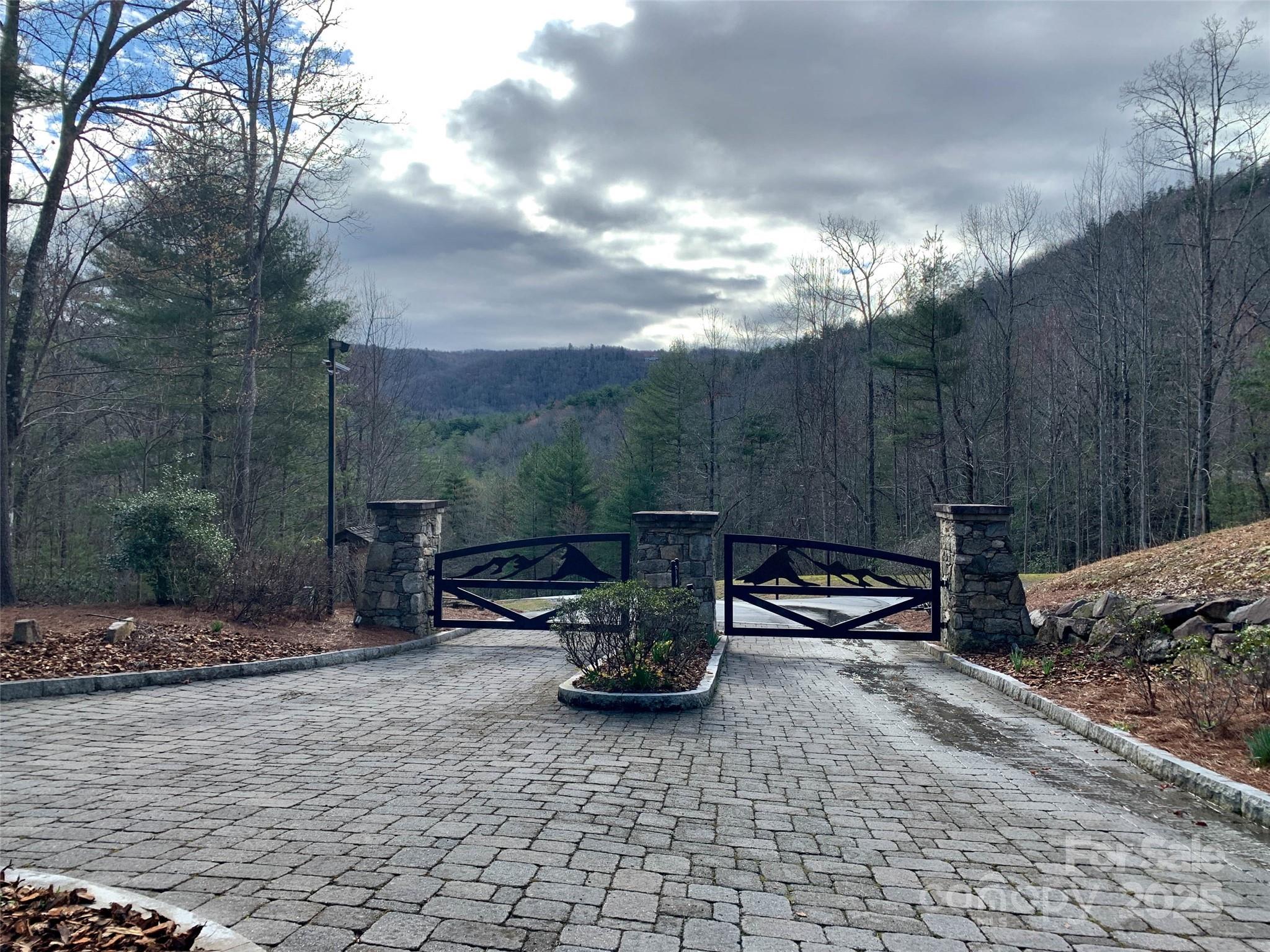 Round Mountain Falls - Land