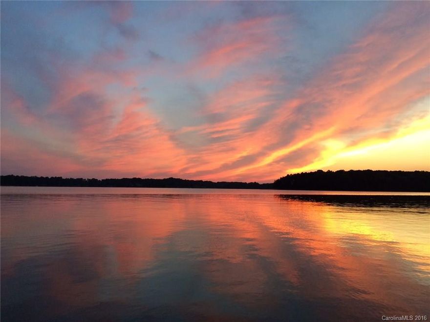 Beautiful 4 BR,3.5 Bath Lake Norman Waterfront Home Appointed on a large wooded lot with 2 Bedrooms on main & 2 bedrooms on upper level.Enjoy the sunset views from a lovely Sun Room, Deck or Gazebo. Entertain your guest in a spacious remodeled Chef's dream Kitchen with island.  The newly remodeled Great Room with new stone fireplace, Hardwoods, new surround sound make for a inviting place to enjoy the views of the water.
Conveniently located close to the Birkdale area!