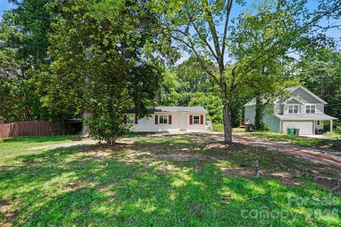 Photo of 8232 Starnes Randall Road, Charlotte, NC 28215 (MLS # 4401795)
