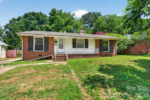 Photo of 3515 Shamrock Drive, Charlotte, NC 28215 (MLS # 4367453)