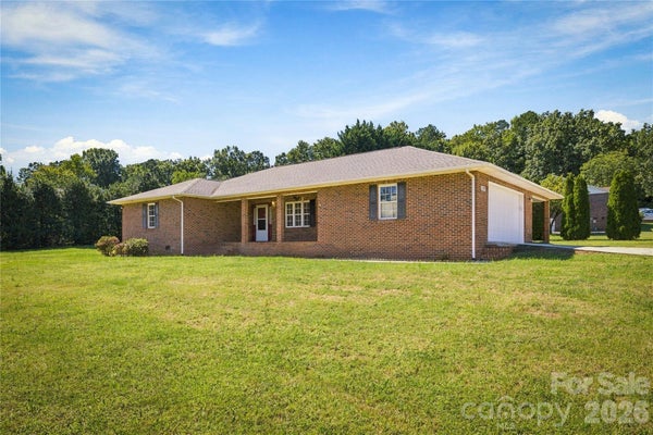 1229 BIRCH DR, MORGANTON, NC 28655 - Image 5acc67d97be50ce65cd58d4e8fa6dd34/3498719813