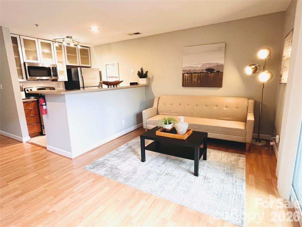 505 Graham Street 2G