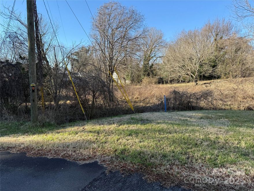 PRIME 1.37ACRE LOT IN FORT MILL – ACT FAST!
This is your chance to secure a premium corner lot in the highly desirable Whiteville Park neighborhood! Build your dream home in a well-established community with incredible potential. •Unbeatable location – just minutes from Fort Mill Parkway, top-rated schools, and all the shopping, dining, and entertainment you need! •Easy access to downtown Fort Mill, Baxter Village, Kingsley, and Charlotte, Highway 77 – making commuting and daily life effortless. Land in Fort Mill is disappearing fast—don’t miss this rare opportunity to build in one of the most sought-after neighborhoods!  Don't miss out on this rare chance to own 1.37 acres in Fort Mill and create the perfect space tailored to your needs!