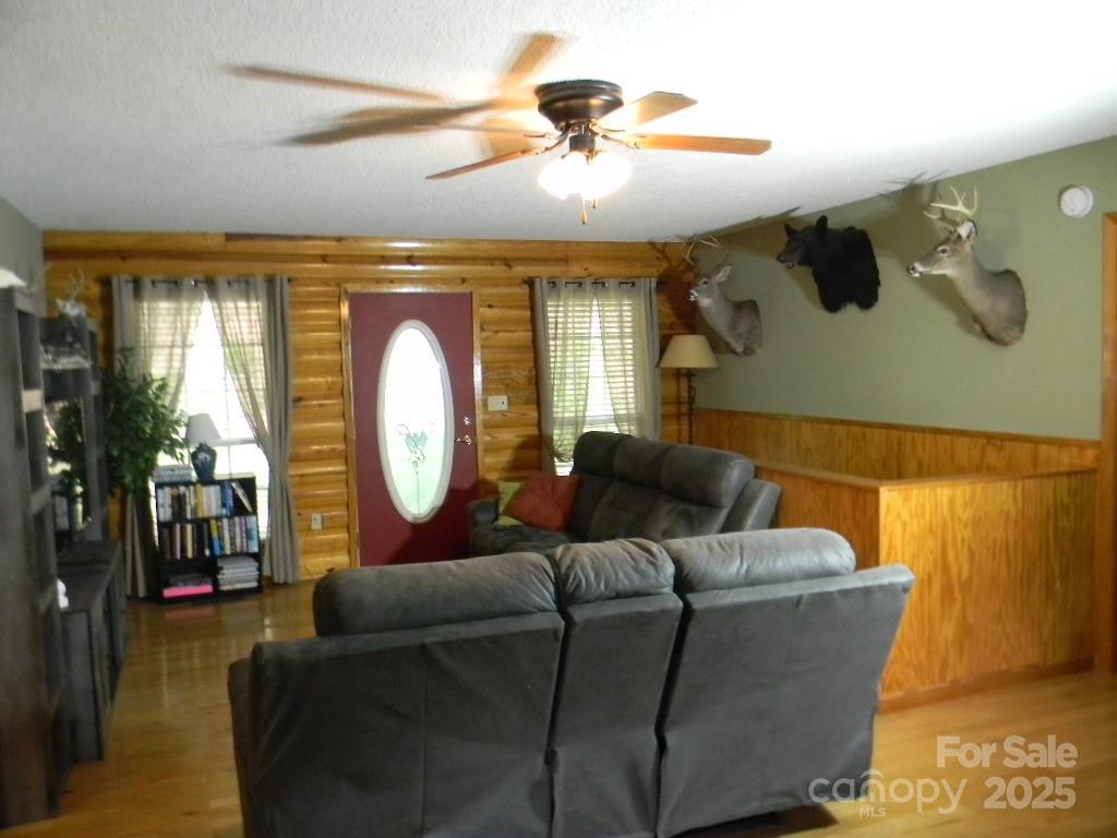 1425 Sorrells Cove Road