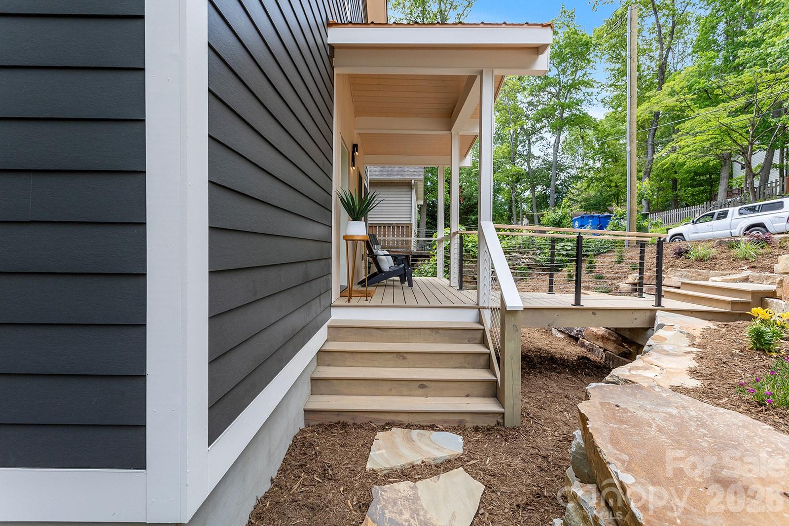 121 Laurel Loop