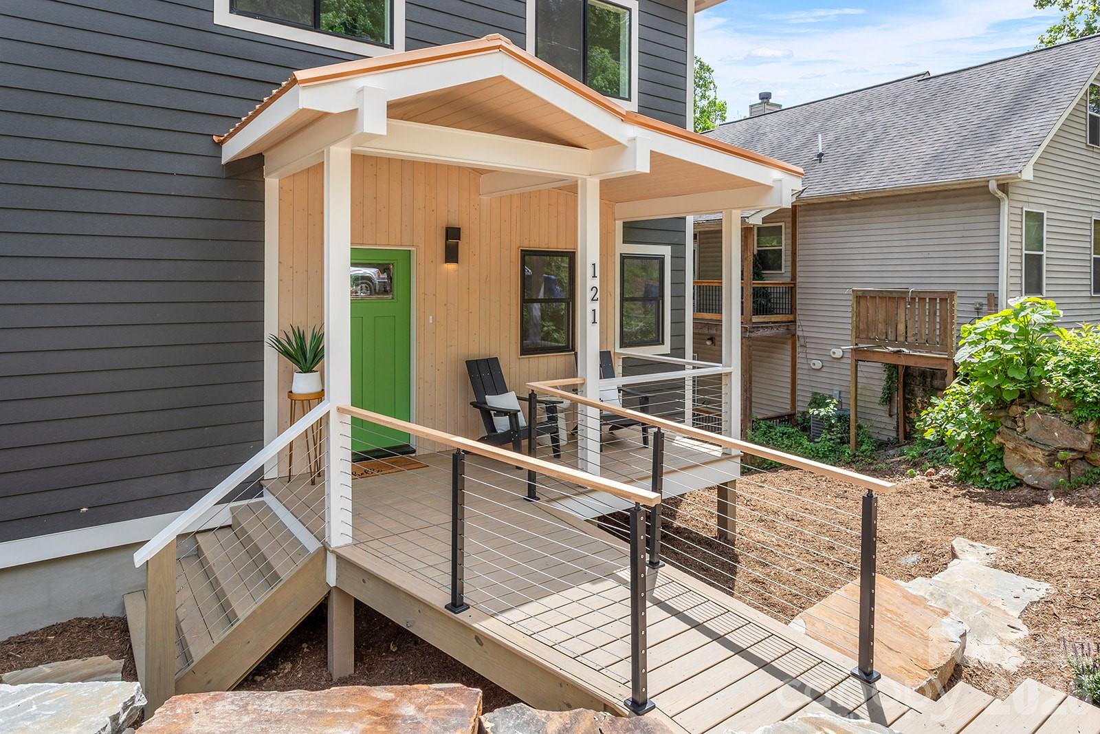 121 Laurel Loop