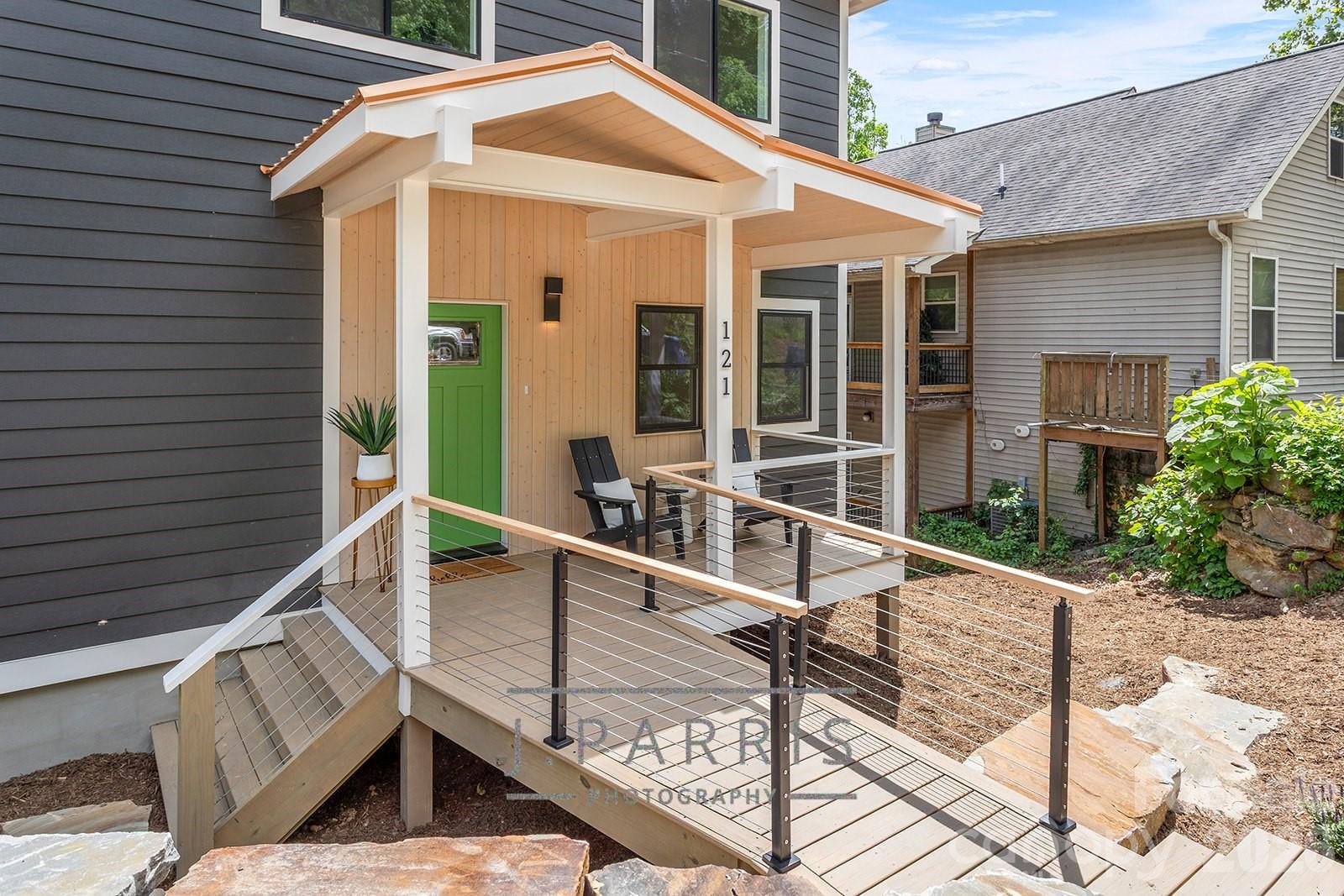 121 Laurel Loop