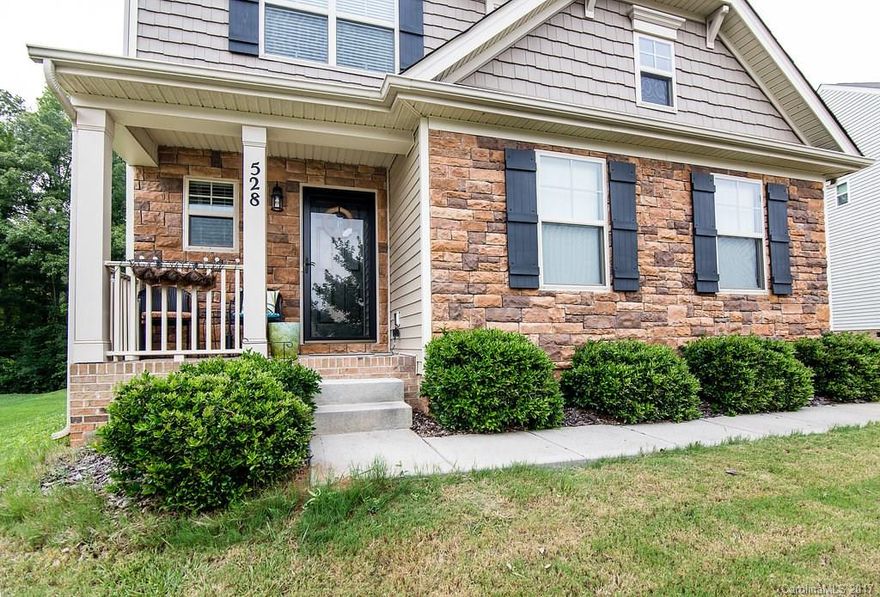 Three bedrooms and a loft! Granite countertops, private, wooded, flat back yard on a cul-de-sac lot. Covered front porch, large master bedroom with trey ceilings and walk-in closets. Decorative columns & Wainscotting in arched entry way.