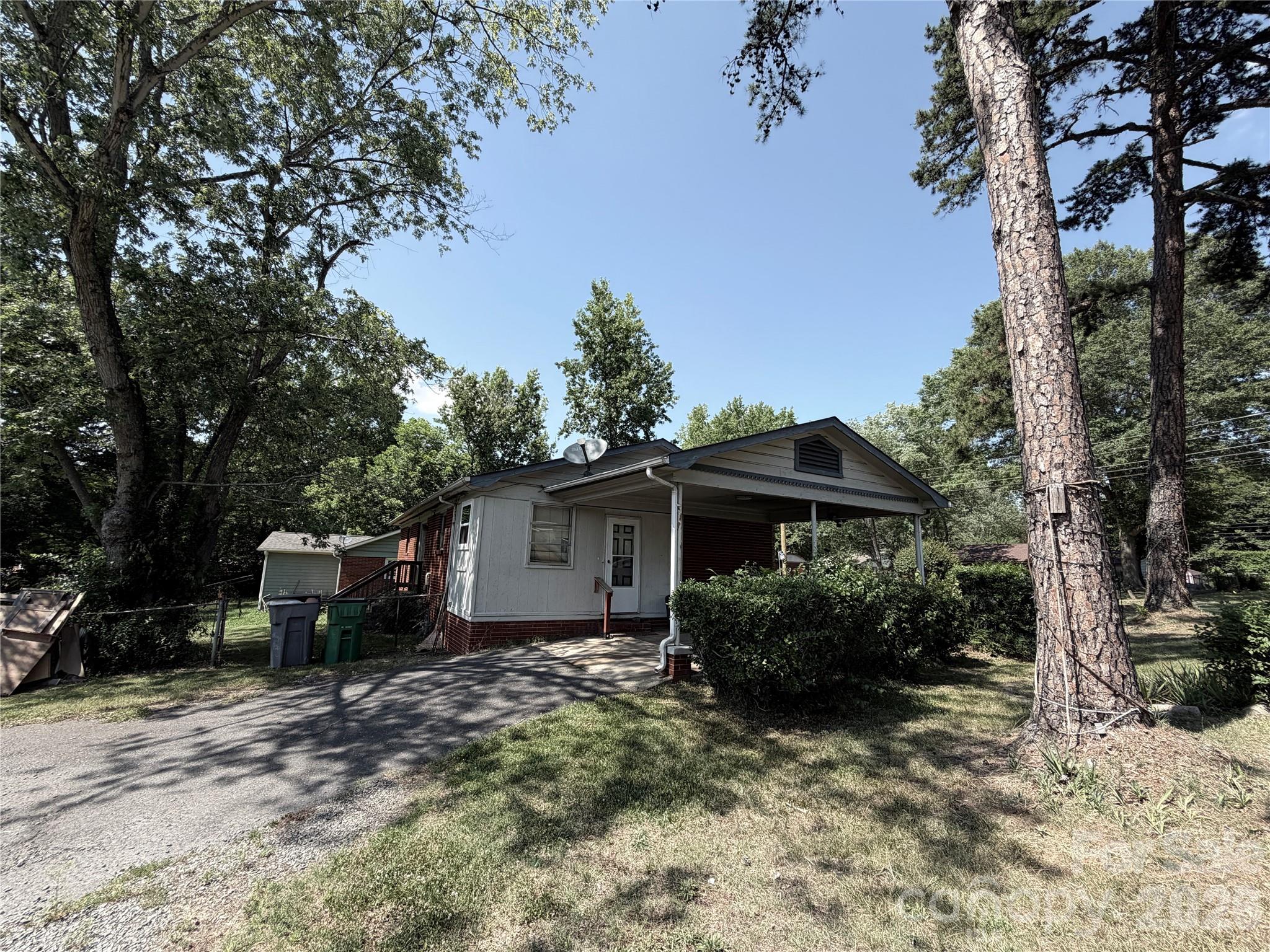 1201 Clanton Road