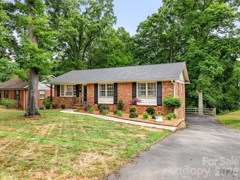 Photo of 6115 Rosecrest Drive, Charlotte, NC 28210 (MLS # 4376444)