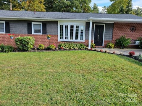 78 N Pinecrest Lane Hendersonville NC 28739