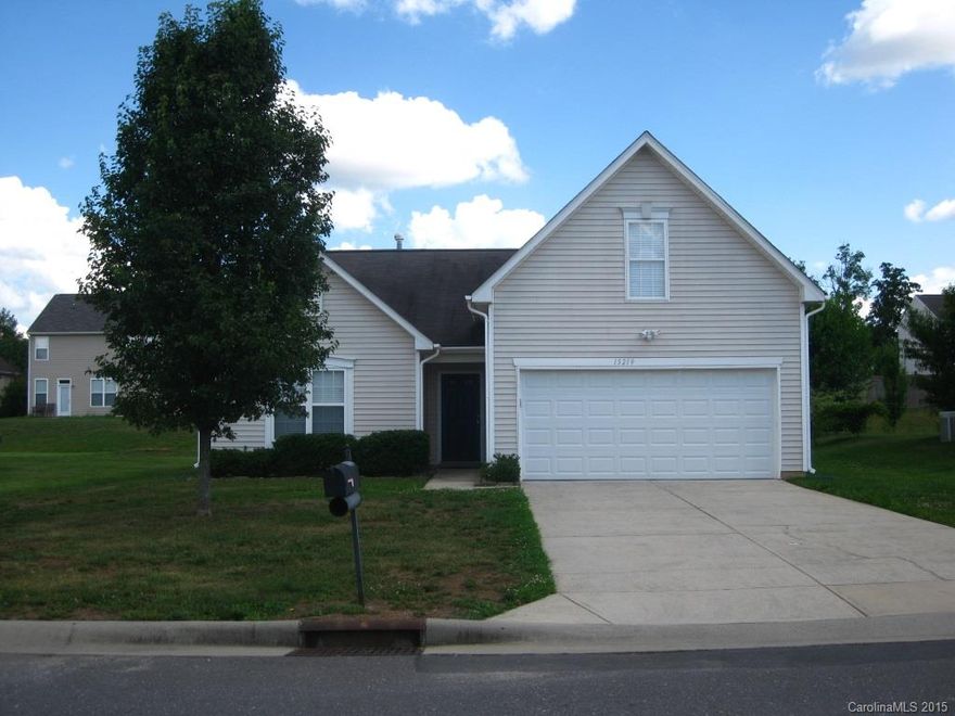 Beautiful move-in ready ranch house with finished bonus room up on a nice cul-de-sac lot. Open floor plan & split bedroom plan. Entrance, Great room with fireplace. Kitchen with white appliances, plenty of cabinets and counter space, pantry. Dining room with sliding door to patio. Master bedroom with walk-in closet and bath with double vanity, separate shower, soaking tub, toilet. 2 guest bedrooms plus full hall bath. Upstairs large bonus room. Laundry room and 2 car garage complete this home !