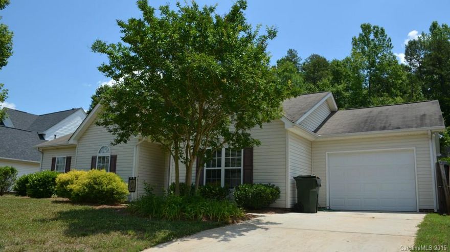 Extremely well-maintained home in established neighborhood with no HOA!  With architectural features such as a vaulted ceiling in the large great room, a trey ceiling in the master bedroom, and having been freshly painted throughout, this home is a gem! 
Convenience to I-77, shopping, restaurants, etc. make it an even more exceptional value.  Don't miss out on this find!  OWNER HAS A DOG AND NEEDS TWO HOUR NOTICE BEFORE SHOWING.