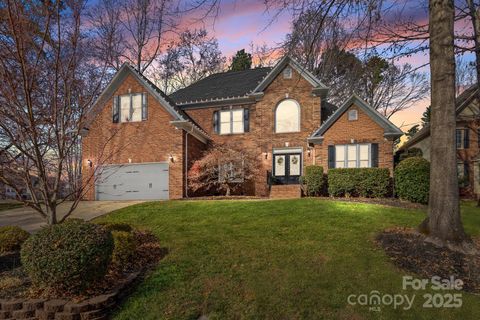 Photo of 12213 Farnborough Road, Huntersville, NC 28078 (MLS # 4329434)