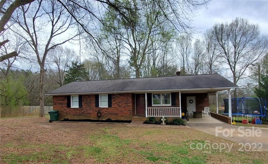 Nice brick home just outside the city limits and just minutes to I-85. Home includes brick, 3 bed with fenced yard.