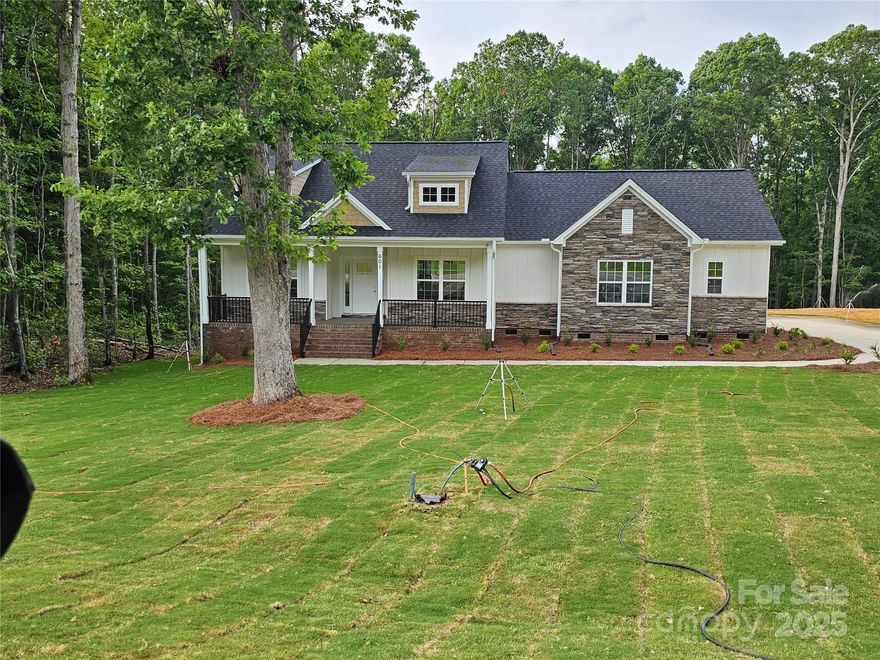 Come and see all this new construction home has to offer on the north side of Lancaster.  It's on almost an acre lot.
Home features large open floor plan with living, dining and kitchen. Split floor plan, home has 9ft ceilings. Rear screen porch. Large garage.