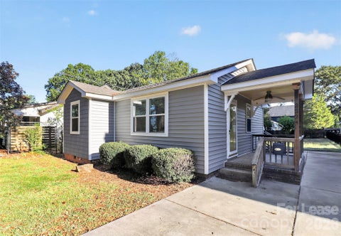 Photo of 2224 Roslyn Avenue, Charlotte, NC 28208 (MLS # 4438150)