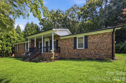 Photo of 806 Danbrook Circle, Lincolnton, NC 28092 (MLS # 4412855)