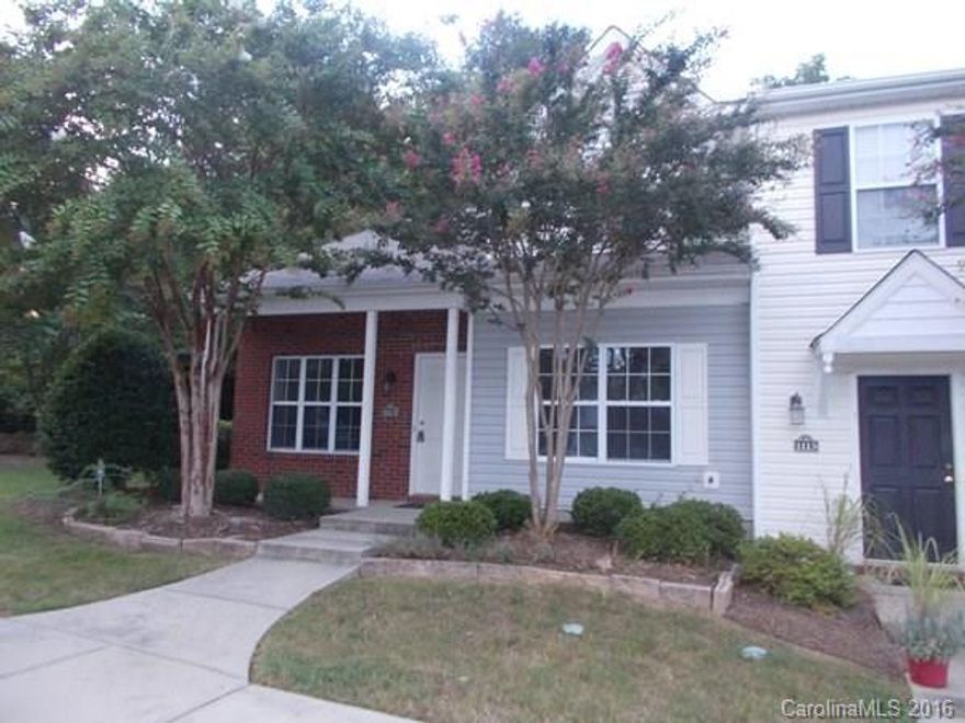 End unit townhome in Lexington Commons. Freshly painted and features new flooring, carpet, countertops, appliances, light fixtures and more! Great location super close to I-77.