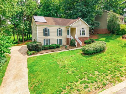 Photo of 2001 Colony Hill Drive, Charlotte, NC 28214 (MLS # 4386555)