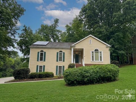 Photo of 2001 Colony Hill Drive, Charlotte, NC 28214 (MLS # 4386555)