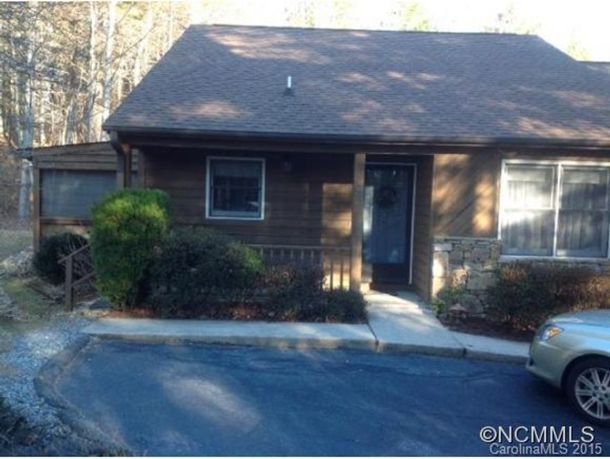 Immaculate end unit in quite condo community with easy access to Etowah Golf Club.This home offers 2 bedrooms & 2 baths on the main level as well as a large Living/Dining area with wood burning fireplace and a great eat-in kitchen.  A lovely screened porch as well as a large back deck gives plenty of room for entertaining.The lower level has a great family room, bonus room,laundry and storage area a well as a 3rd bath and easy access to the yard.