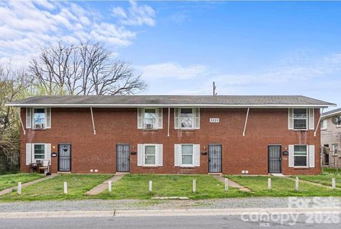 Photo of 2121 Custer Street, Charlotte, NC 28216 (MLS # 4346178)