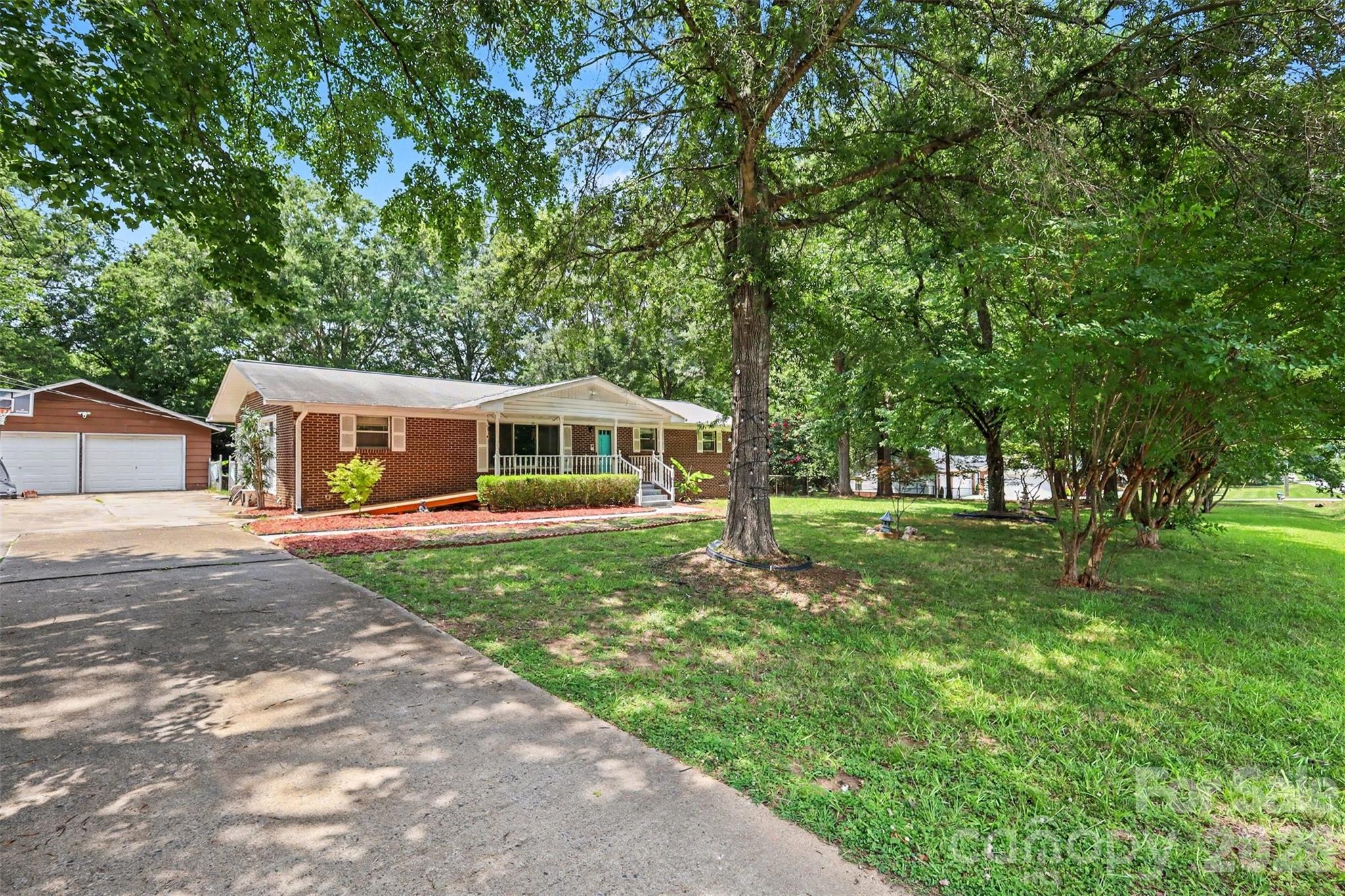 953 Twin Lakes Road