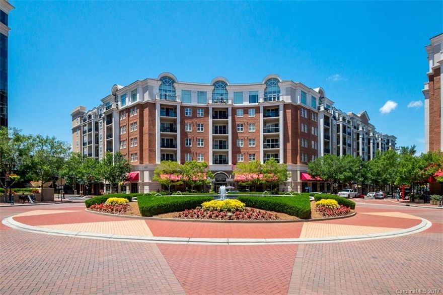 Gorgeous condo with fountain view! Features include SS appliances, built-in cabinetry, work station, walk-in laundry room, and more. Condo is located in building with direct access to pool/club house. Live within steps of some of South Parks best restaurants and shopping!