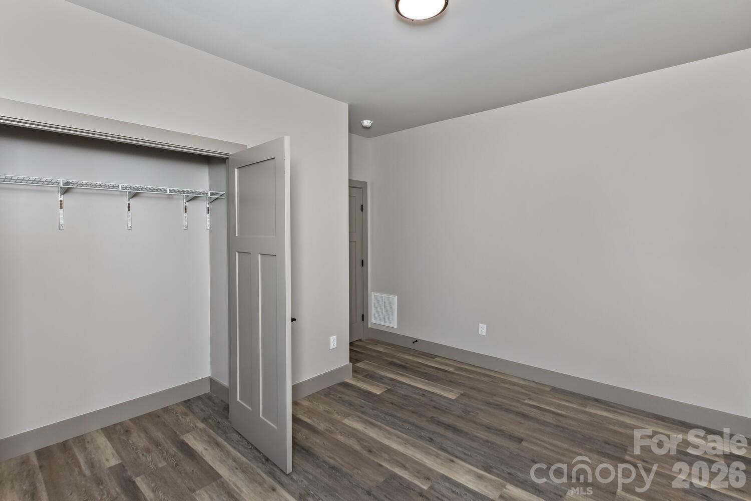 231 EDGEWOOD Road S 5