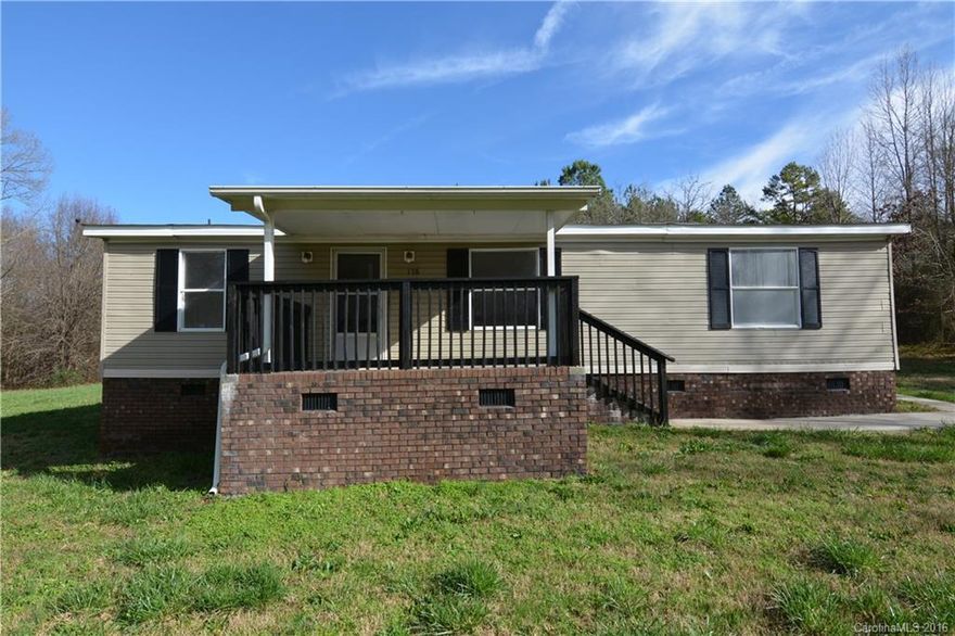 3 Bedroom 2 bathroom home on 1.75 acres in the Clover School District. Nice flat lot surrounded by mature foliage. Master bedroom has a private bathroom and large walk in closet. Large windows throughout let lots of natural light in. Short drive to Lake Wylie, and a short commute to Charlotte!