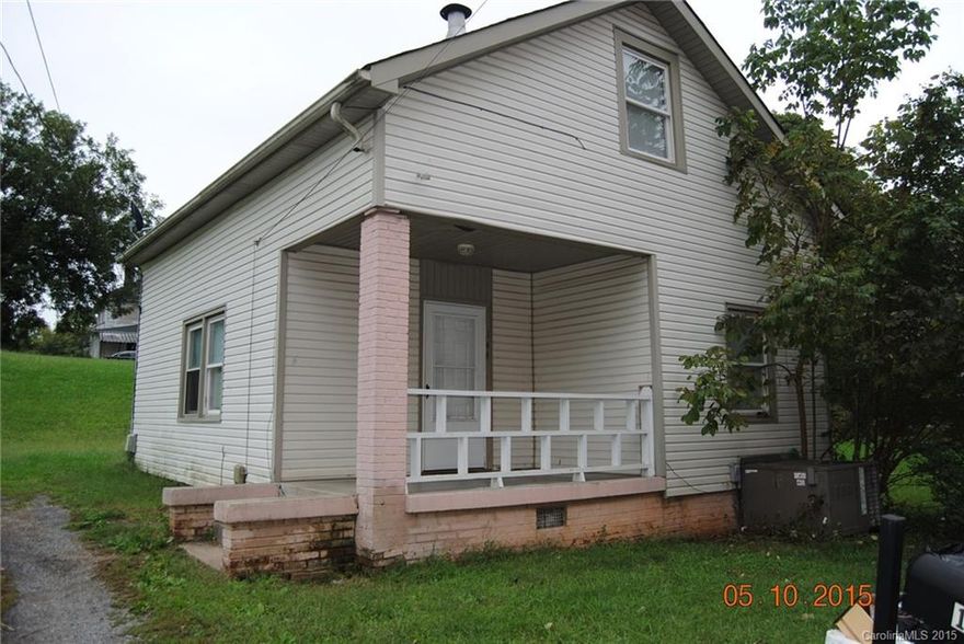 Nice 2 bedroom house at a good price, upstairs could possibly have another bedroom.