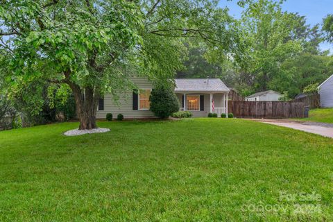 Single Family Residence in Charlotte NC 6027 Coltswood Court.jpg