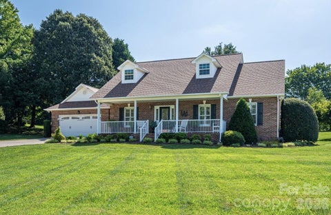 Photo of 2928 Palmer Drive NE, Conover, NC 28613 (MLS # 4414179)