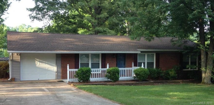Great brick ranch on over a third of an acre with attached 1 car garage with workshop area. Large, open great room/Living Room with Dining and kitchen. Large bar dividing kitchen from dining area. New carpet. Double Patio doors open to screened porch and leads to 15 x15 patio. Big fenced yard, with double gate for large mower/vehicle access. The Kitchen features large bar for entertaining and gas cooktop! Built in cabinet in hall.