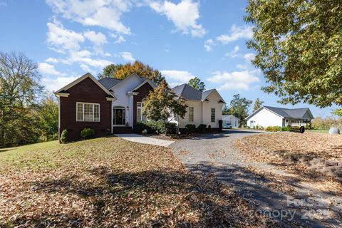 Photo of 324 Old Hardin Road, Dallas, NC 28034 (MLS # 4314175)