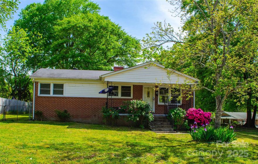 Solid 3 bed, 1 bath brick home with original hardwood floors throughout, just waiting to be restored to their former glory. Located in charming Clover, SC — minutes from local shops, dining, and award-winning schools. This home needs TLC and is priced accordingly. Great bones with endless potential for rehab or rental. Spacious lot, established neighborhood, and no HOA. Whether you're an investor, flipper, or handy homeowner, this is your chance to bring a property back to life in one of the area’s most desirable small towns.