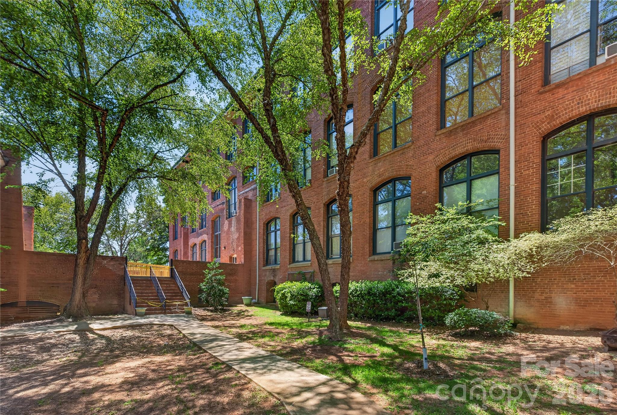 201 S Hoskins Road 121