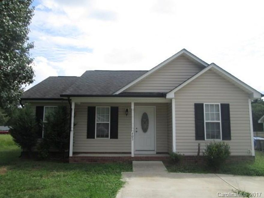 Ranch home in Kannapolis with carpet, kitchen appliances and rear patio. Electric- Town of Landis