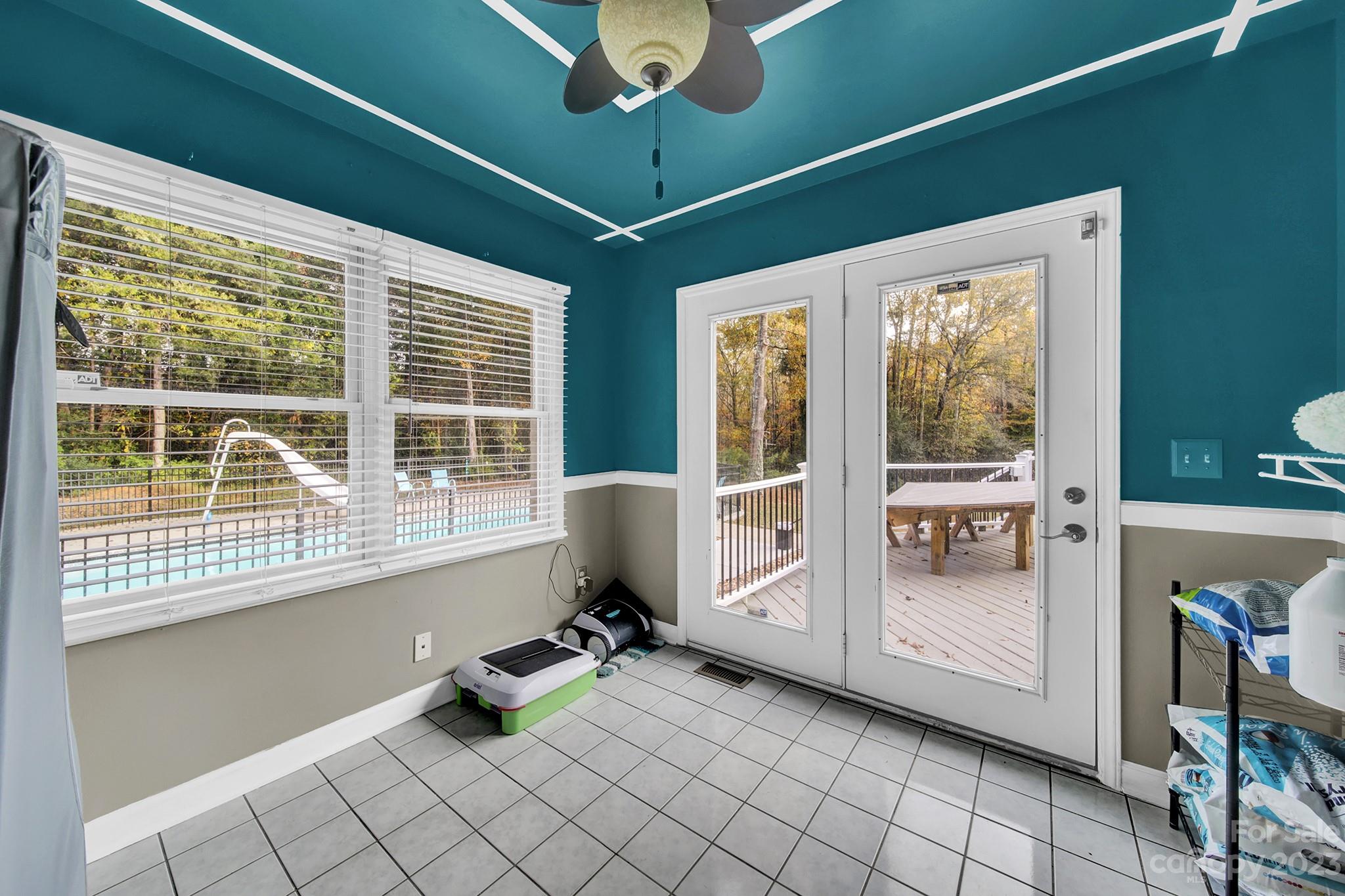 Sunset Circle - Residential